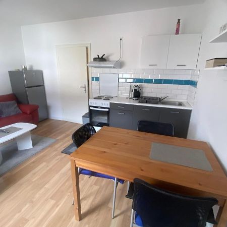 Schoene 2 Zimmer Apartment In Krefeld City, Monteur Wohnung Netflix & Prime Екстериор снимка