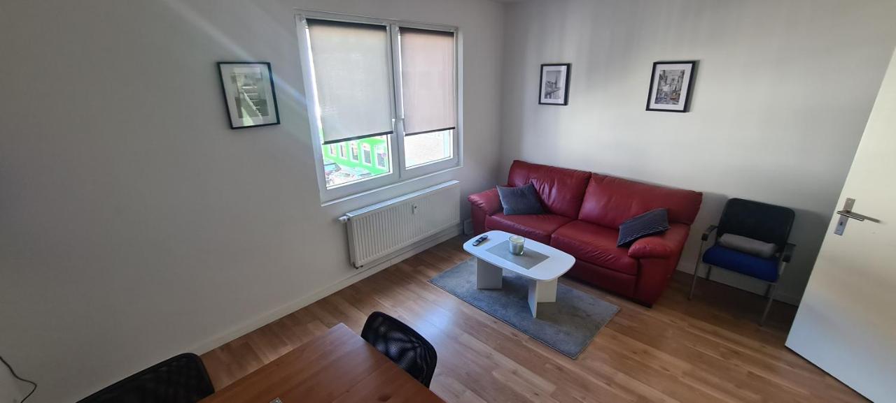 Schoene 2 Zimmer Apartment In Krefeld City, Monteur Wohnung Netflix & Prime Екстериор снимка